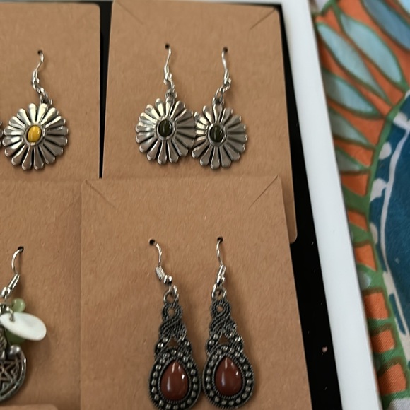 Earring bundle - Picture 7 of 8